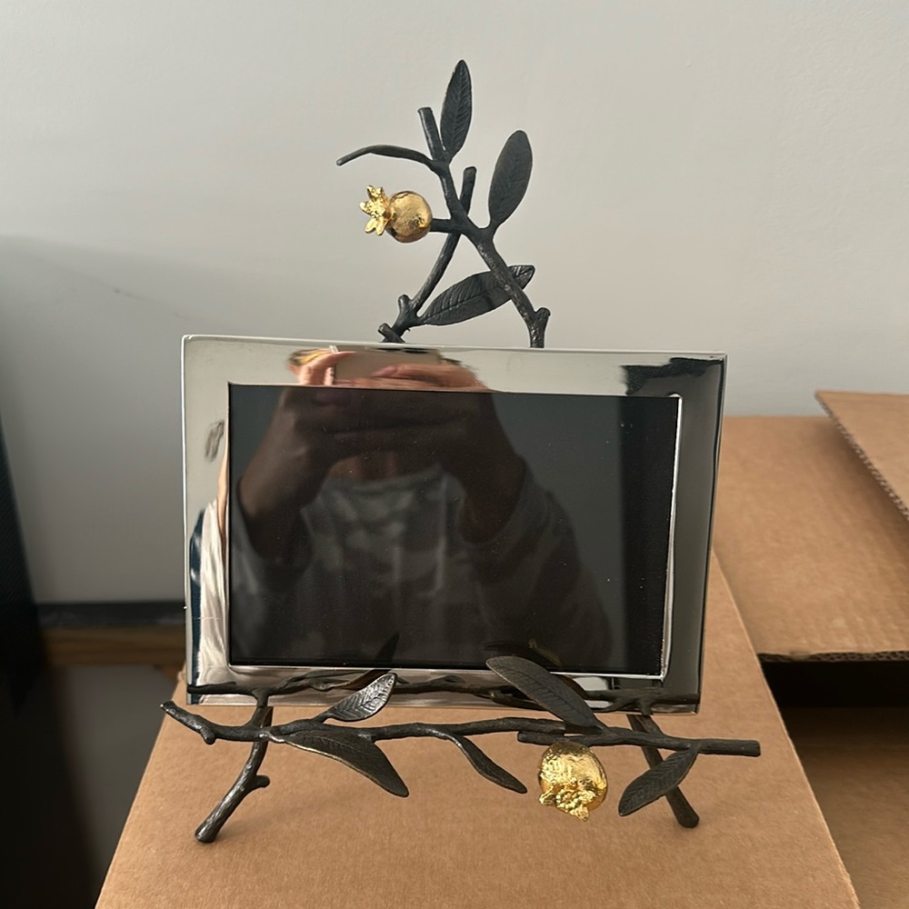 Beautiful Michael Aram 5x7